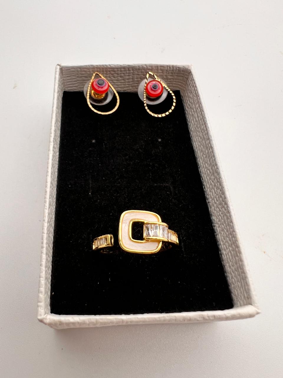 Jewellery Box with Elegant Gold-Tone Set