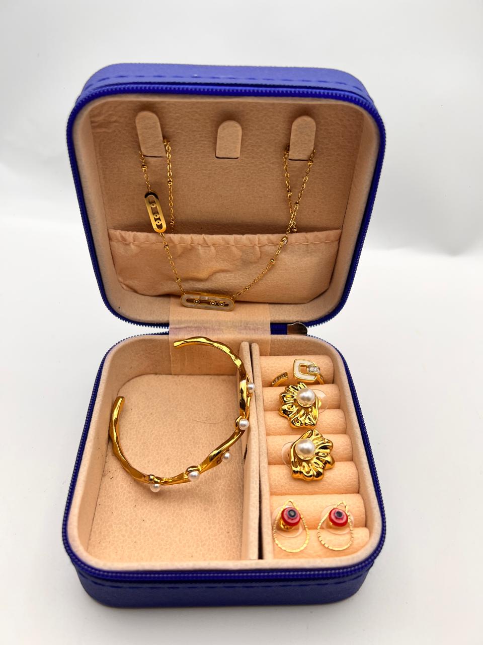 Jewellery Box with Elegant Gold-Tone Set